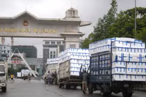 Lùi hạn mở cửa khẩu tới cuối tháng 2: Khẩn trương điều tiết sản xuất