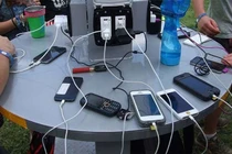 Đừng dùng ổ sạc pin công cộng