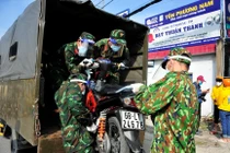 Bộ đội sẽ hỗ trợ dưa người dân về quê theo nguyện vọng.