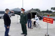 [Photo] Hưng Yên: Tăng cường kiểm soát người, phương tiện vào tỉnh