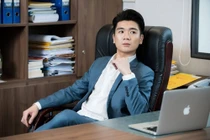 Thiếu gia SHB nghìn tỷ... đi xe máy, mặc đồ sale, ăn quán vỉa hè