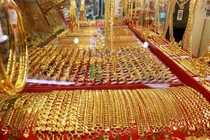 Giá vàng SJC bất ngờ quay đầu giảm nhẹ dù vàng thế giới vẫn tăng