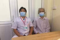 Nội soi cắt u đại trực tràng gây bán tắc ruột cho cụ ông 86 tuổi