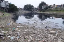 Thủ phạm gây ô nhiễm sông Cầu thách thức cơ quan chức năng