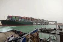 Nghẽn kênh đào Suez đẩy giá dầu tăng, thương mại toàn cầu thiệt hại 6-10 tỉ USD/tuần