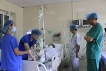 Cứu sống bệnh nhân bị dao đâm xuyên cổ đứt rời động mạch