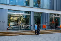 Hà Nội khẩn tìm người đến Vincom Bà Triệu và hàng loạt cửa hàng ăn uống liên quan đến F0