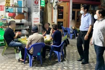 Phó Chủ tịch Hà Nội "bắt tại trận" nhiều nhà hàng đón khách sau 21h