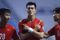 Tuyển Việt Nam lên hạng 90 thế giới sau 2 trận thắng