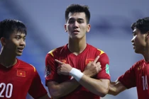Tuyển Việt Nam lên hạng 90 thế giới sau 2 trận thắng