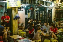 Hà Nội cho mở hàng ăn uống qua 21 giờ