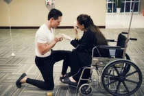 Kim Lý cầu hôn Hồ Ngọc Hà ở bệnh viện