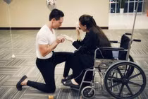 Kim Lý cầu hôn Hồ Ngọc Hà ở bệnh viện