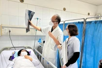 Mất hoàn toàn thị giác sau tiêm Filler nâng mũi ở người quen