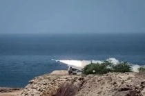 Iran tuyên bố tập trận tên lửa "đánh chìm mẫu hạm Mỹ" đã thành công