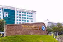 UEL hỗ trợ sinh viên Lào và Việt Nam đang ở Ký túc xá Đại học Quốc gia TPHCM