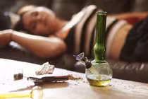 Cô gái nghi nhiễm nCoV tụ tập dùng ma túy cùng 12 người