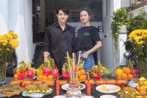 Nghệ sĩ Việt làm mâm cỗ cúng ngày vía Thần Tài