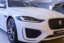 Cận cảnh mẫu xe thể thao Jaguar XE mới nhất tại Việt Nam, giá bán hơn 2,7 tỷ đồng