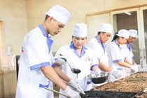 Dược sĩ Lê Thị Bình: “Người thầy thuốc đặt chữ "Tâm" lên hàng đầu”