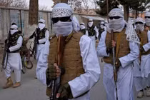 Hỗn loạn Afghanistan, Taliban phải chiến với nhóm kháng chiến, IS và nội bộ