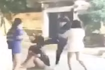 Nữ sinh bị bạn đánh khủng hoảng tâm lý trầm trọng 