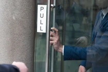 Omicron tồn tại trên các bề mặt lâu hơn các biến thể khác