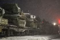 Tăng thiết giáp Ukraine vận tải đường sắt. Ảnh minh họa