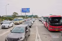 Hà Nội: Cảnh sát giao thông tổng lực ra quân phân luồng tại các cửa ngõ