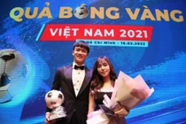 Bạn gái sánh vai cùng Hoàng Đức trên thảm đỏ nhận Quả bóng vàng là ai?