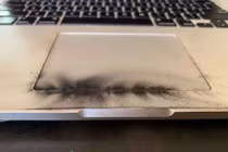 Nguyên nhân Macbook Pro bị cấm mang lên máy bay