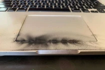 Nguyên nhân Macbook Pro bị cấm mang lên máy bay