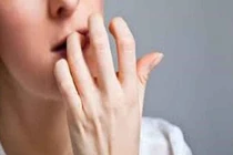 Nghĩ nhiều móng tay cụt lủn