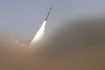 Tên lửa và UAV của Houthi tập kích cảng dầu của Ả rập Xê út ở Yemen