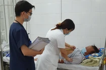 Sốt rét ác tính “nhập khẩu” dễ nhầm với sốt xuất huyết