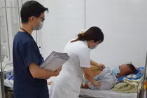 Sốt rét ác tính “nhập khẩu” dễ nhầm với sốt xuất huyết