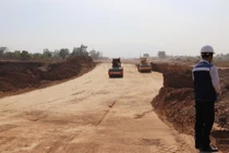 Thiếu vật liệu thi công cao tốc Bắc Nam.