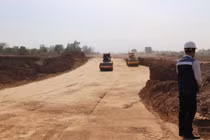 Thiếu vật liệu thi công cao tốc Bắc Nam.