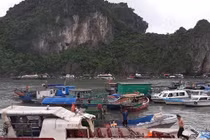 Tàu cá đâm tung nóc tàu cao tốc ở Quảng Ninh, 46 hành khách la hét hoảng loạn