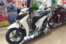 Honda SH giảm giá mạnh trong tháng ngâu, khách hàng đổ xô đặt cọc giữ xe