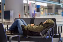 Vì sao nhiều người Mỹ coi sân bay là nhà