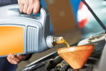 Tai nạn, chết máy, cháy xe có thể do dầu nhờn kém chất lượng