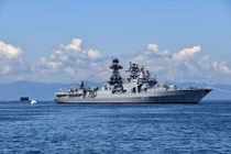 Khu trục Nga và Tuần dương hạm Mỹ "đụng" nhau trên Biển Đông