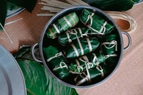 Để bánh chưng bảo quản được lâu gửi đồng bào vùng lũ