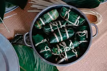 Để bánh chưng bảo quản được lâu gửi đồng bào vùng lũ