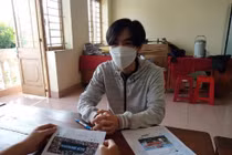 B làm việc với cơ quan công an. Ảnh: Công an tỉnh Bến Tre.