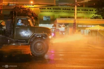 Phun hoá chất khử trùng hai bệnh viện ở Đà Nẵng