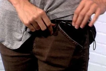 Điện thoại nhét túi quần làm hỏng “con giống”