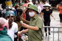 Hà Nội tạm phong tỏa 2 chợ đầu mối