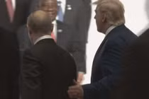 Video Tổng thống Mỹ chào mừng Tổng thống Nga, nhưng ông Putin lại chào mừng Thủ tướng Việt Nam 